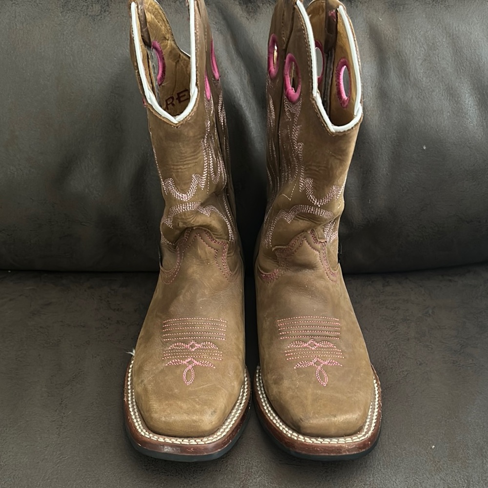 Brown Western Boots with Pink Embroidery